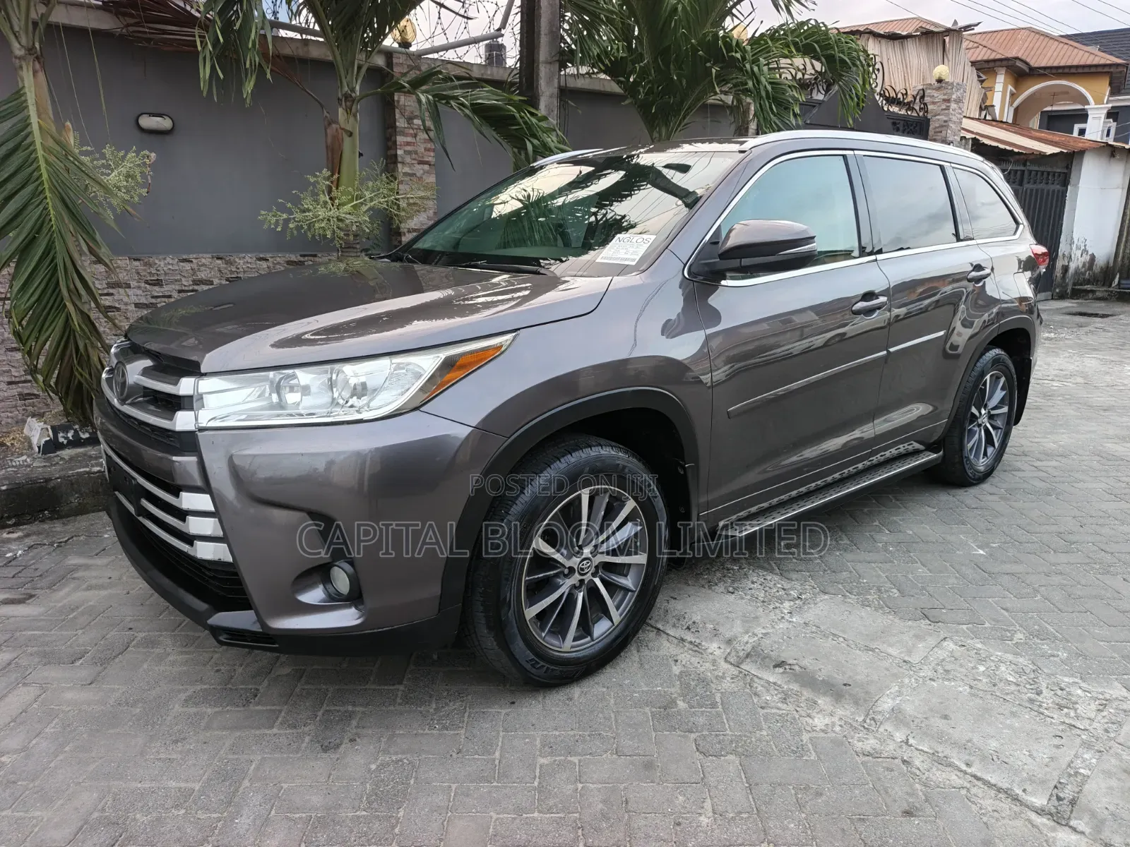 Toyota Highlander XLE 4x4 V6 (3.5L 6cyl 8A) 2017 Brown