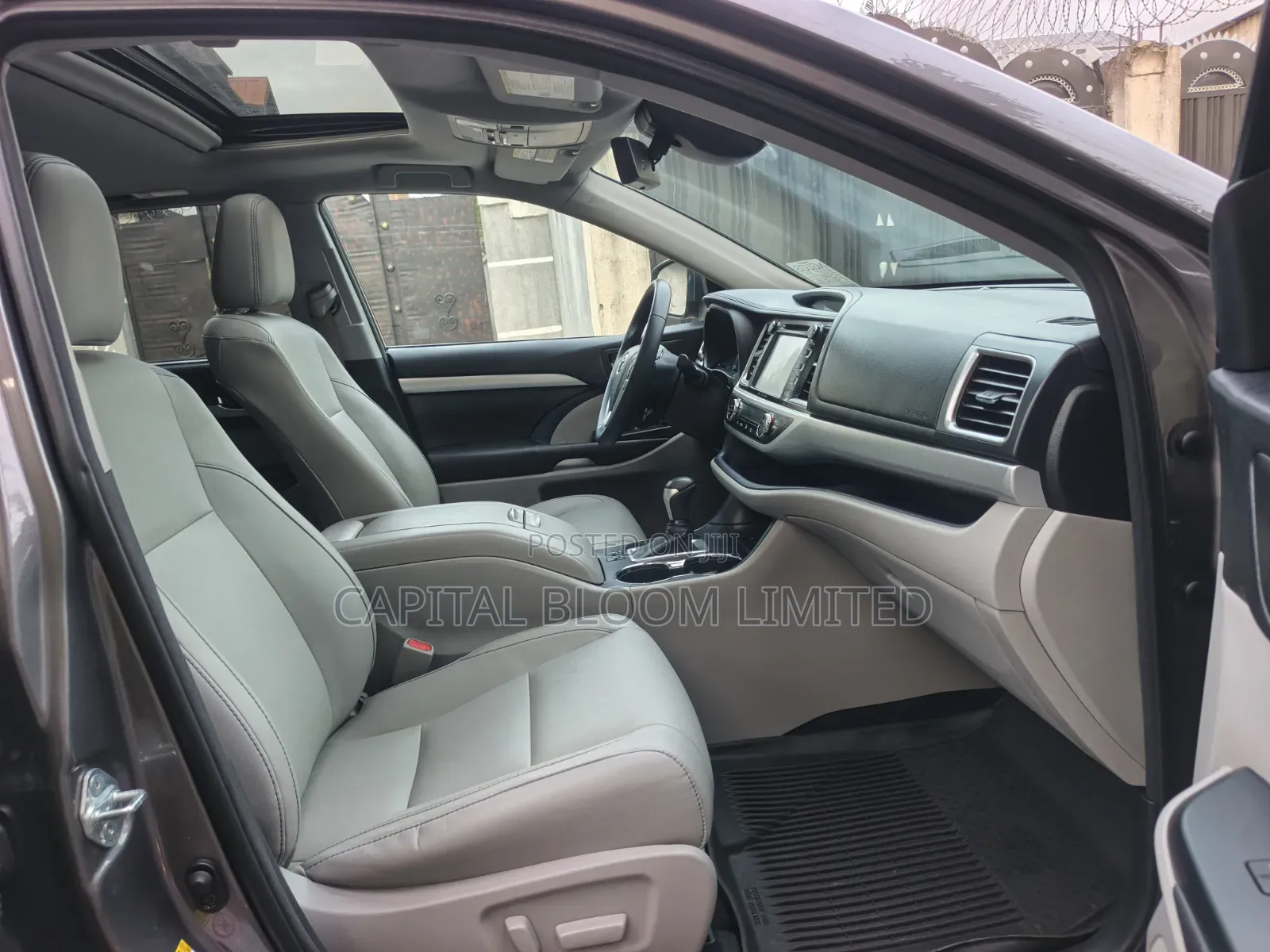 Toyota Highlander XLE 4x4 V6 (3.5L 6cyl 8A) 2017 Brown