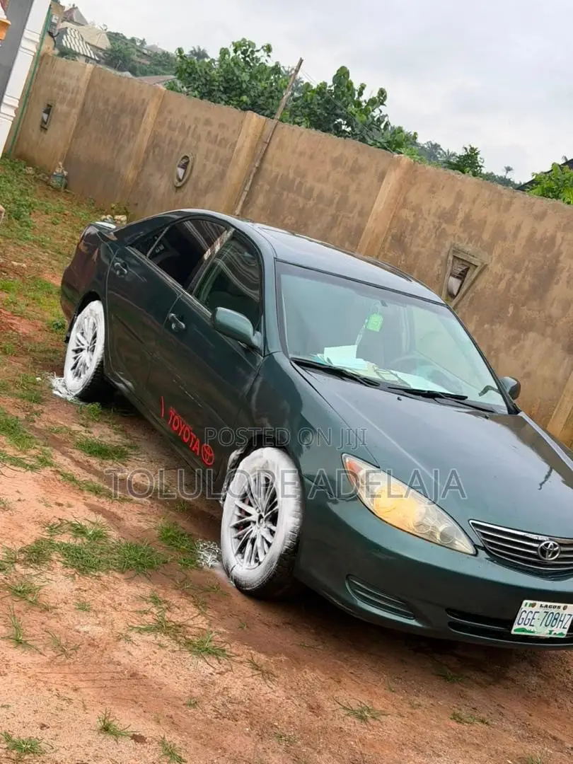 Toyota Camry LE 4dr Sedan (2.4L 4cyl 5A) 2005 Green