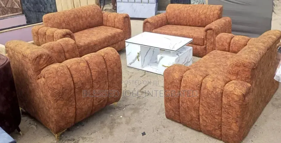 Set of Cushion With Table