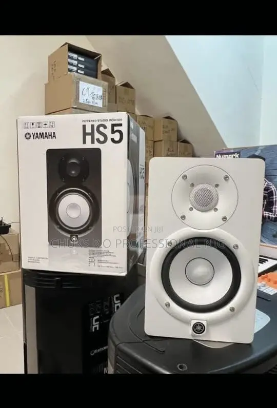 Yamaha HS5 Powered Studio Monitor Speaker