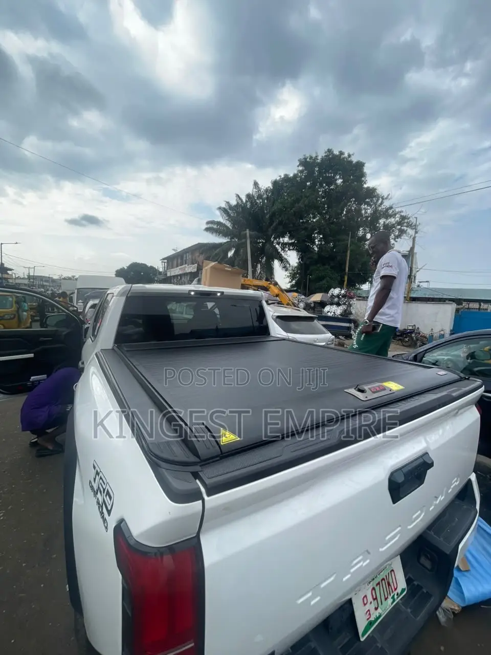 Automatic Rolling Boot Cover With Gr Sport TRD Spoiler for Hilux