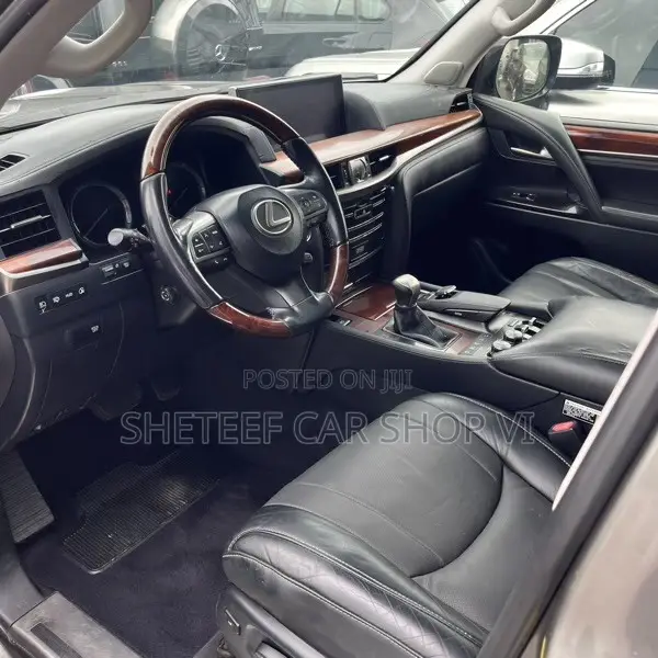 Lexus LX 2016 Silver