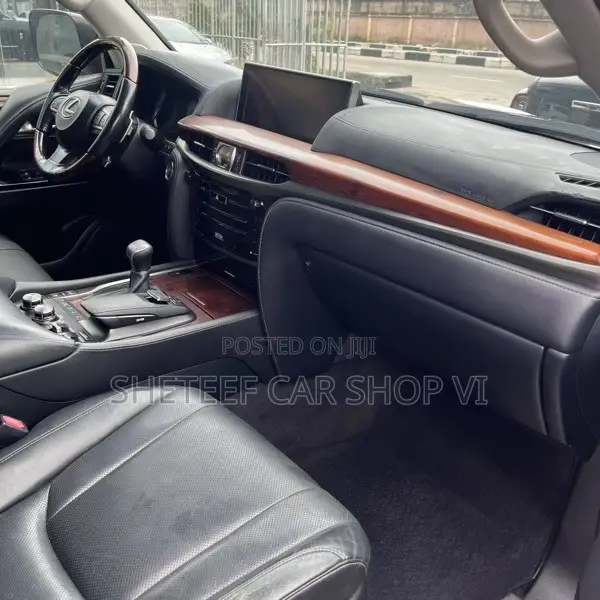 Lexus LX 2016 Silver