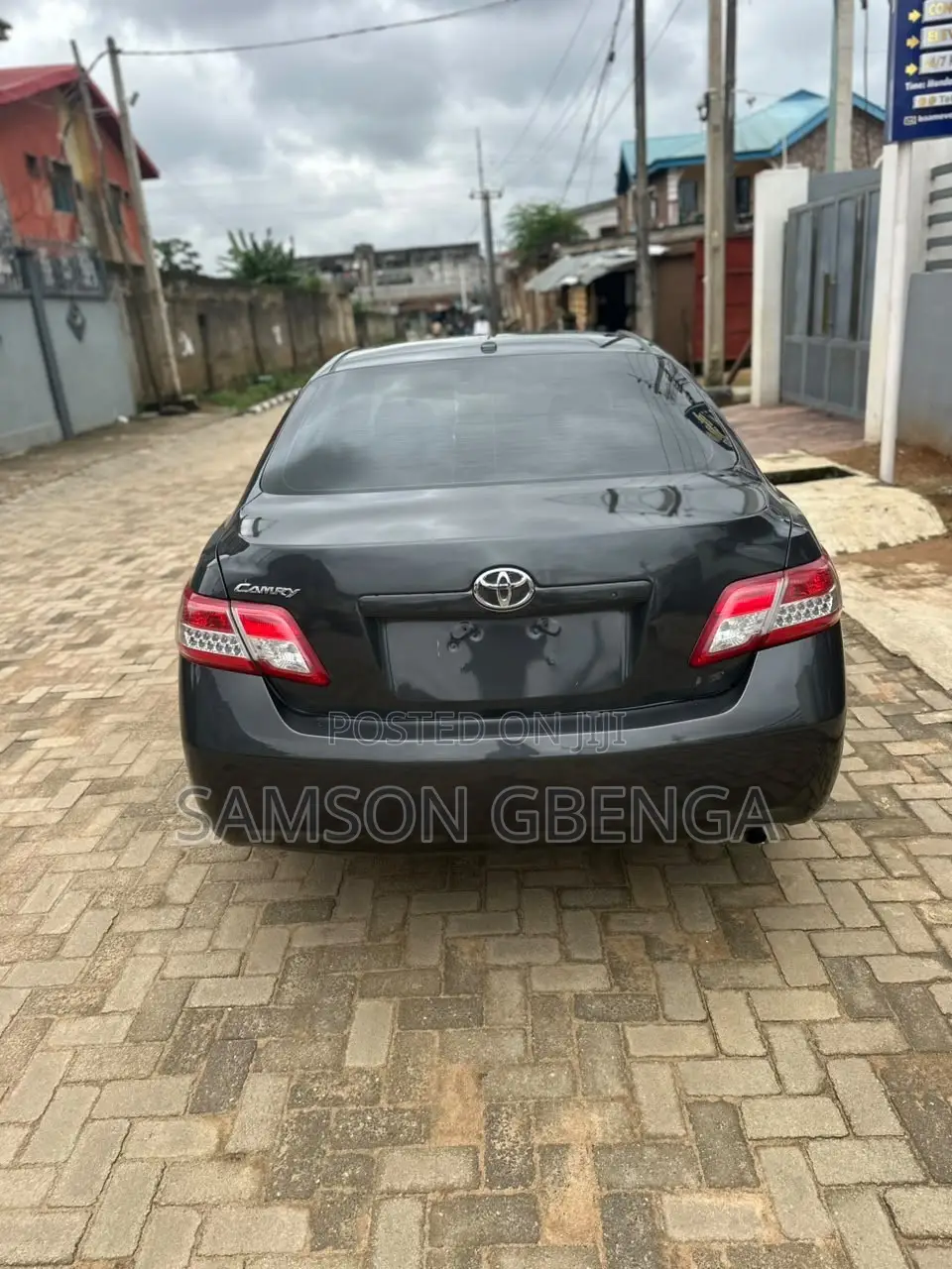 Toyota Camry LE 4dr Sedan (2.5L 4cyl 6AM) 2010 Gray