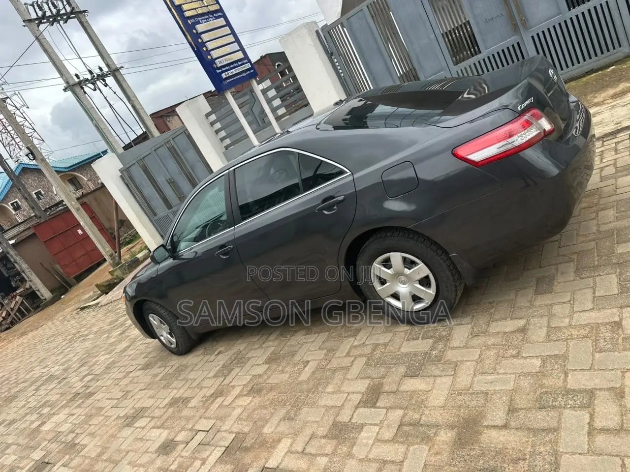 Toyota Camry LE 4dr Sedan (2.5L 4cyl 6AM) 2010 Gray
