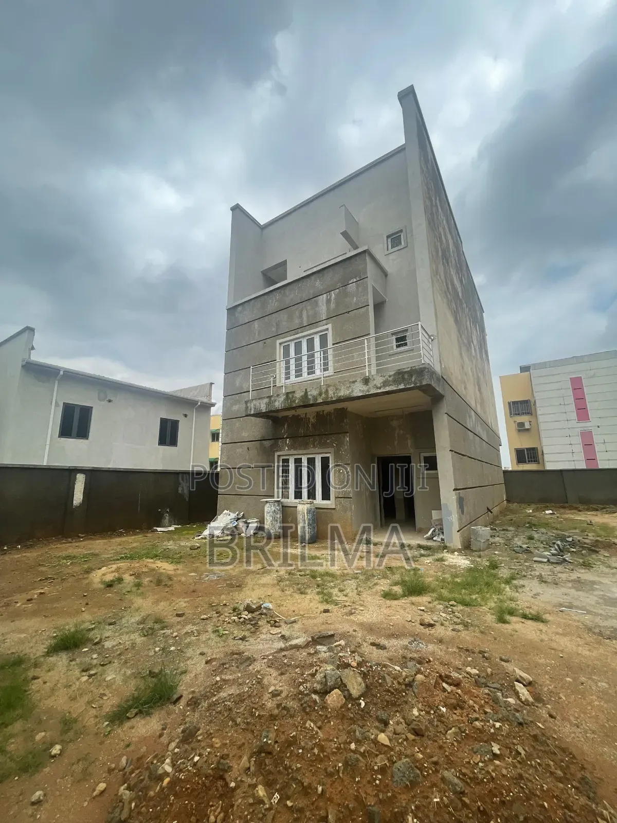 4bdrm Duplex in Life Camp for sale