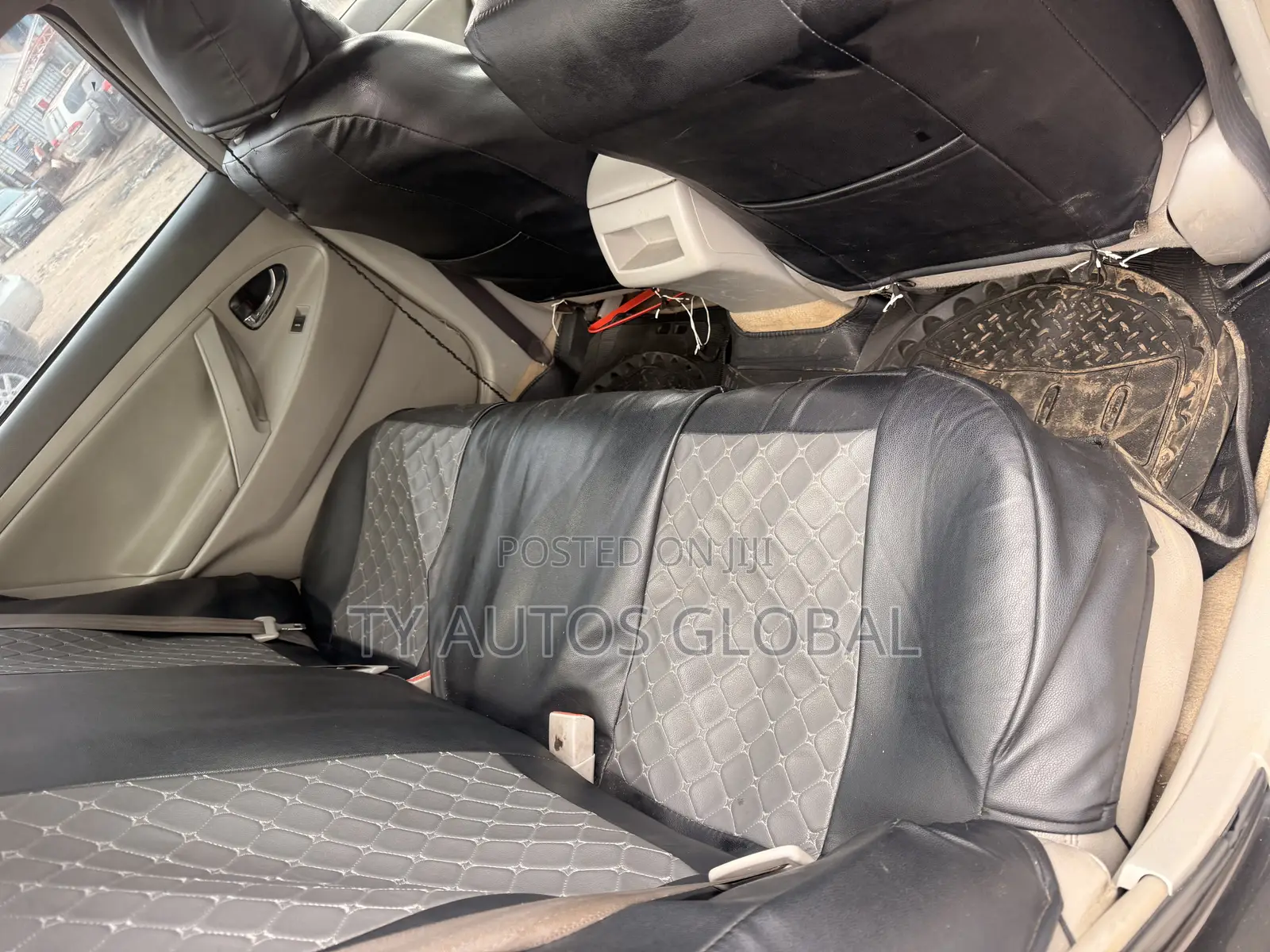 Toyota Camry LE 4dr Sedan (2.5L 4cyl 6A) 2011 Gray