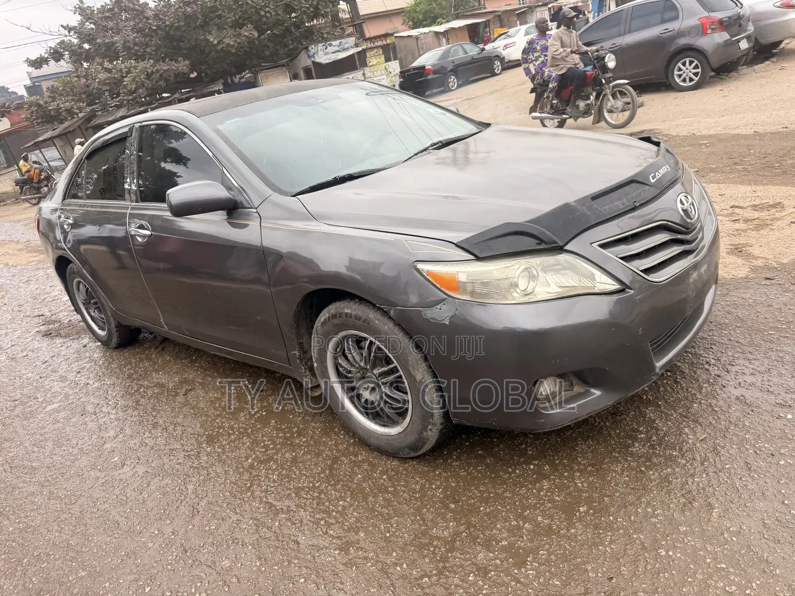 Toyota Camry LE 4dr Sedan (2.5L 4cyl 6A) 2011 Gray