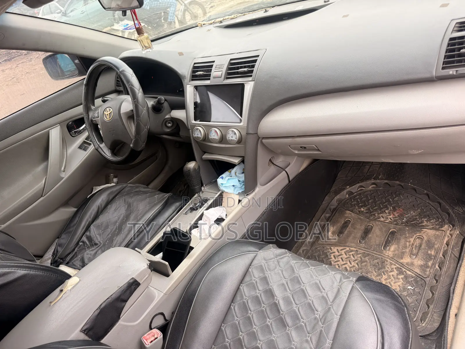Toyota Camry LE 4dr Sedan (2.5L 4cyl 6A) 2011 Gray