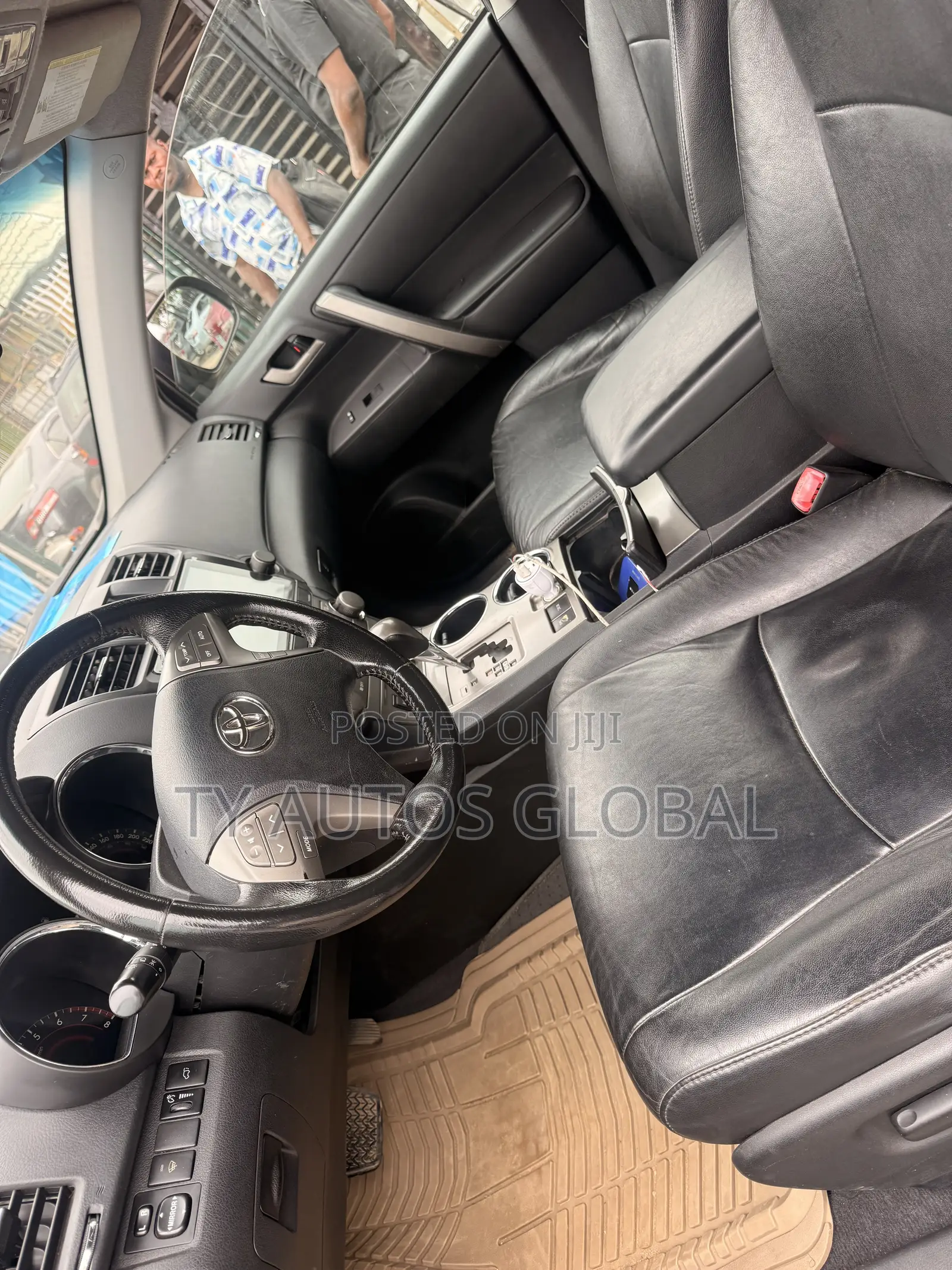 Toyota Highlander SE 2011 Gray