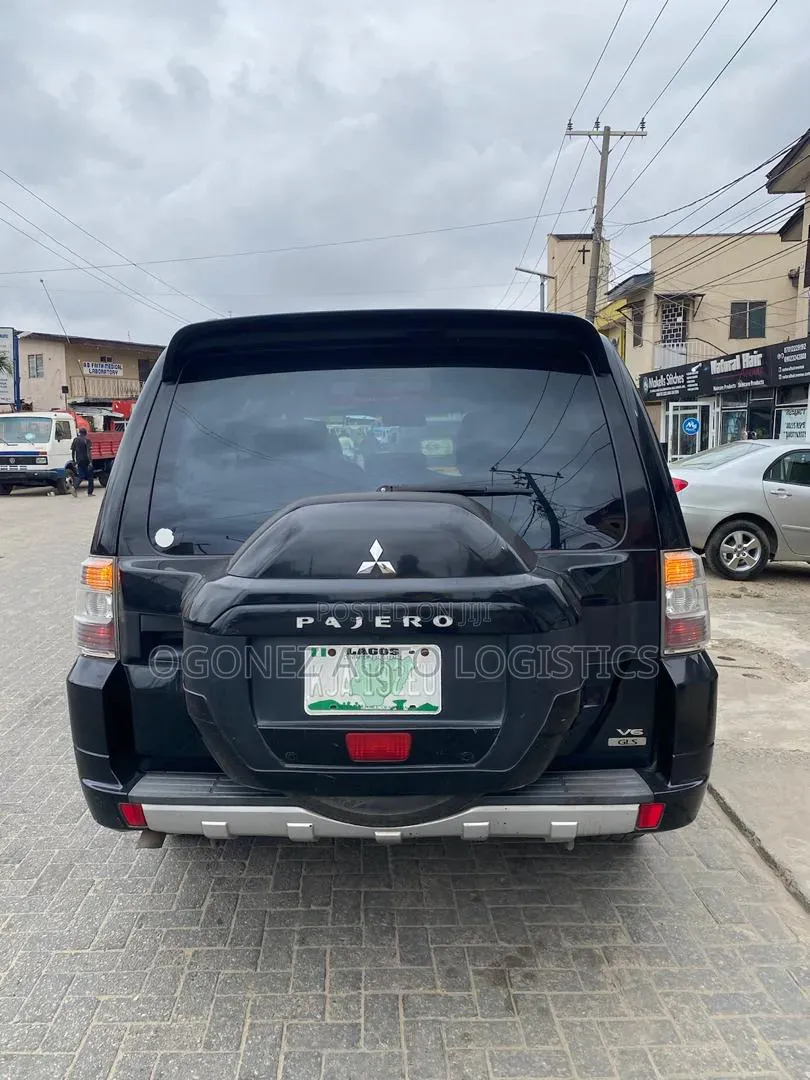 Mitsubishi Pajero 2016 Black