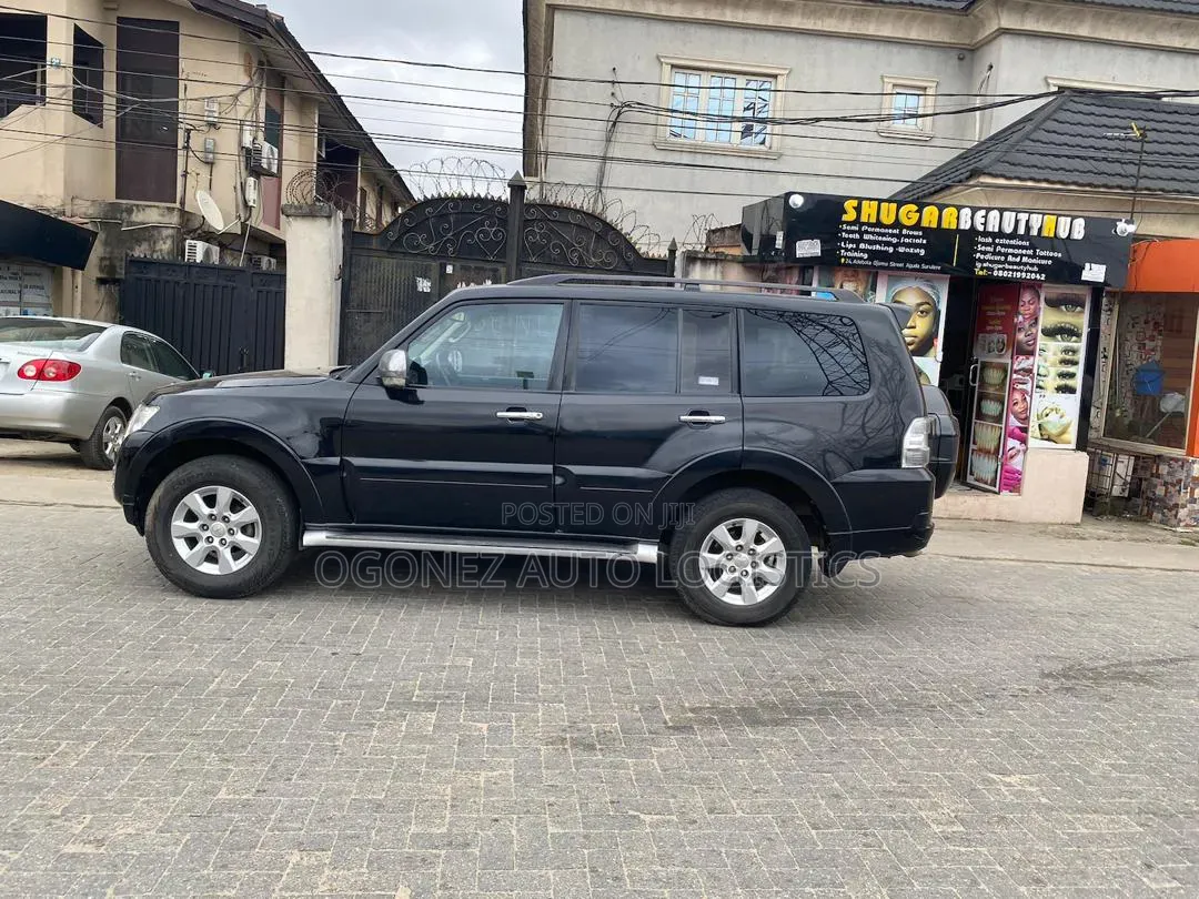 Mitsubishi Pajero 2016 Black