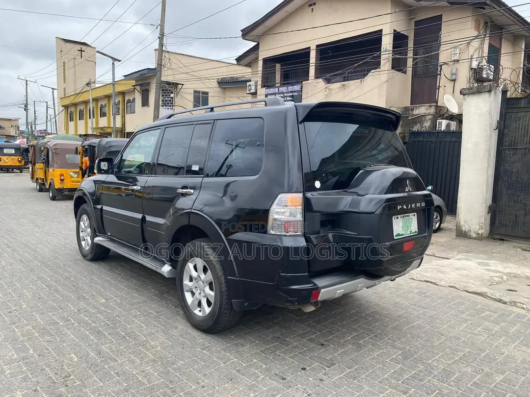 Mitsubishi Pajero 2016 Black