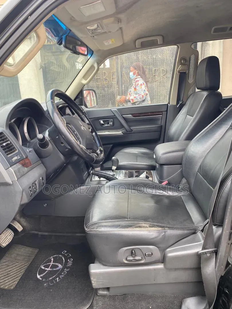 Mitsubishi Pajero 2016 Black
