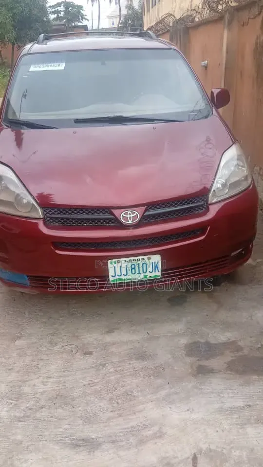 Toyota Sienna 2005 Red