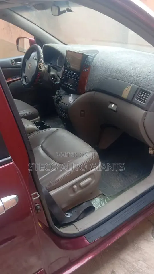 Toyota Sienna 2005 Red