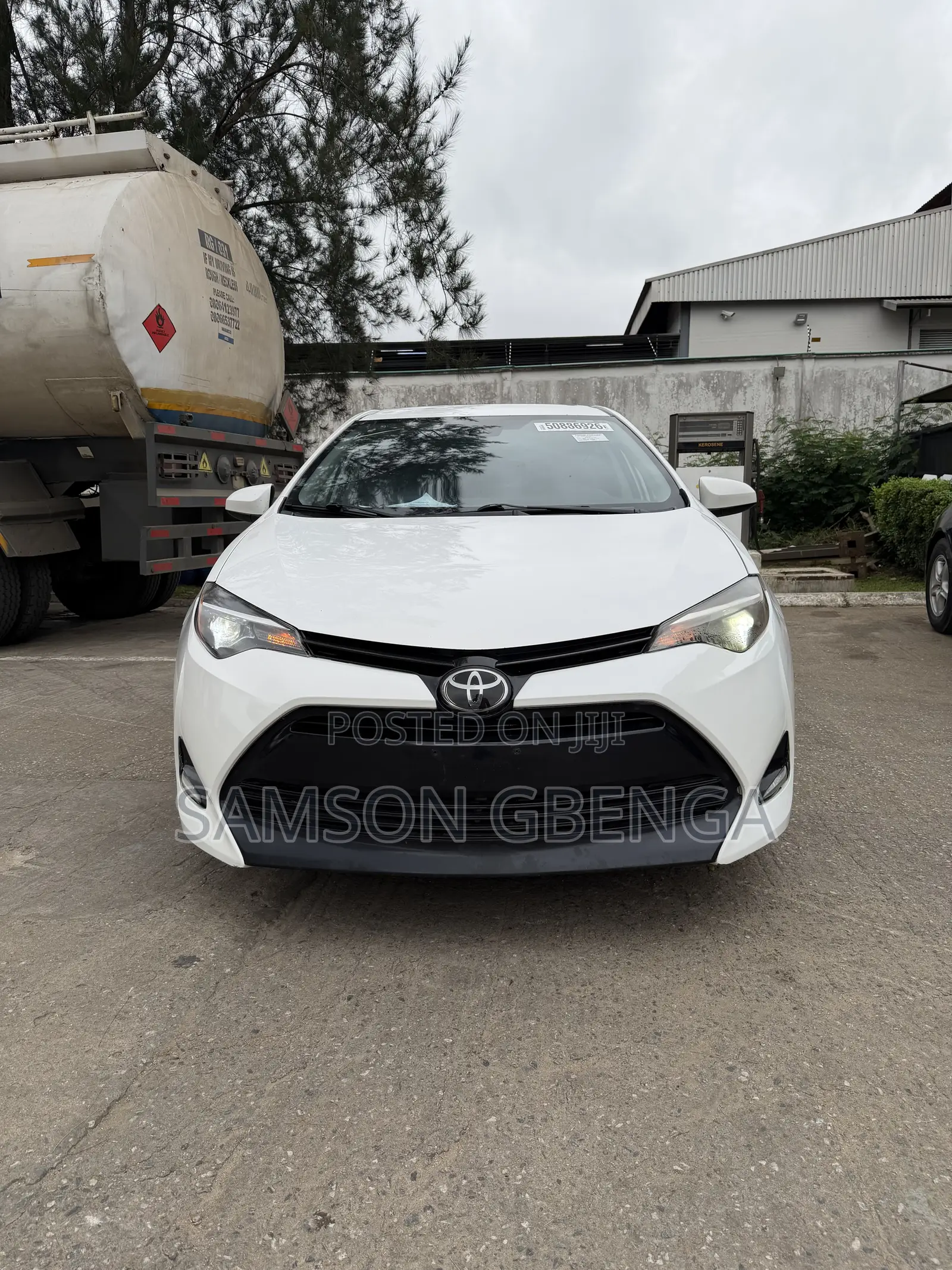 Toyota Corolla LE 4dr Sedan (1.8L 4cyl CVT) 2017 White