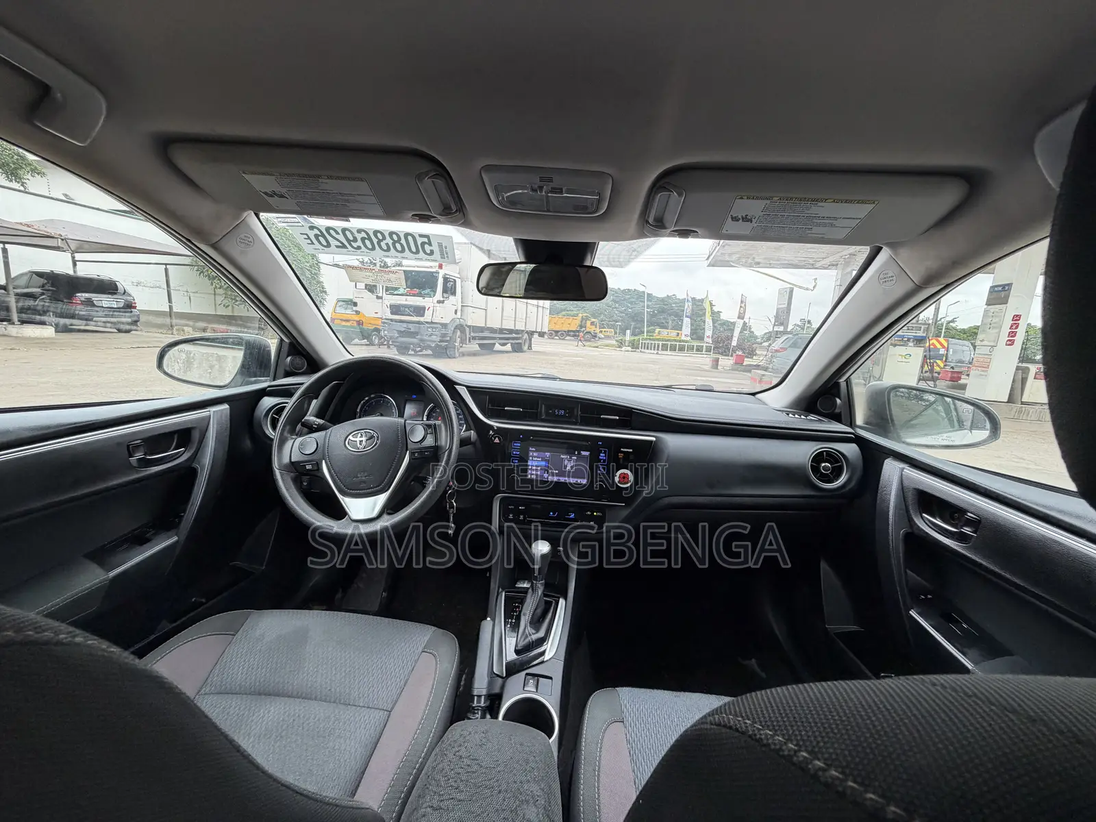 Toyota Corolla LE 4dr Sedan (1.8L 4cyl CVT) 2017 White
