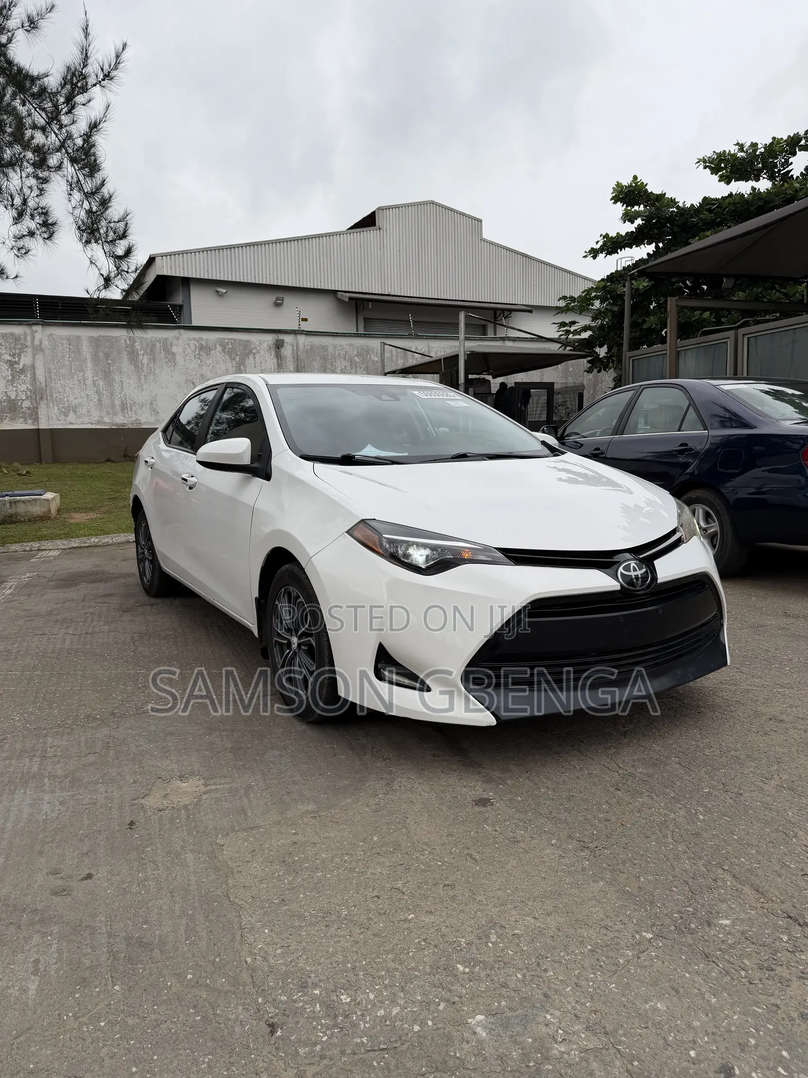 Toyota Corolla LE 4dr Sedan (1.8L 4cyl CVT) 2017 White