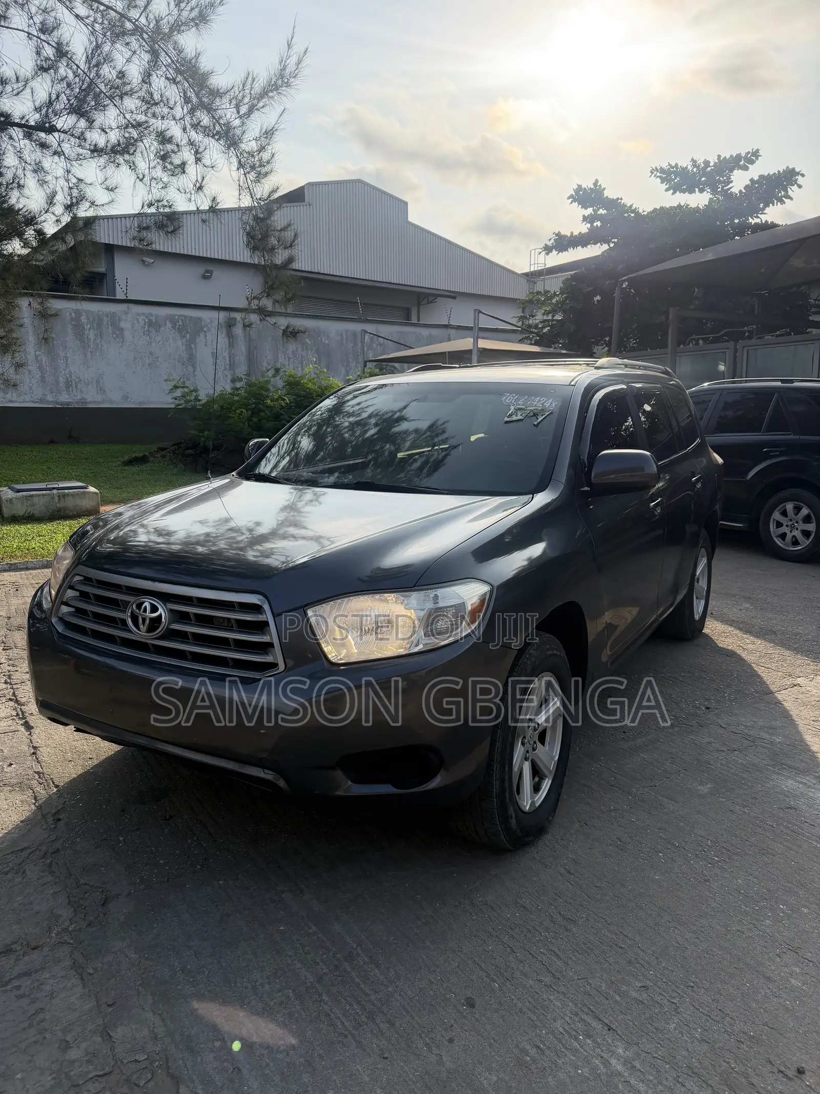 Toyota Highlander Base 2010 Gray