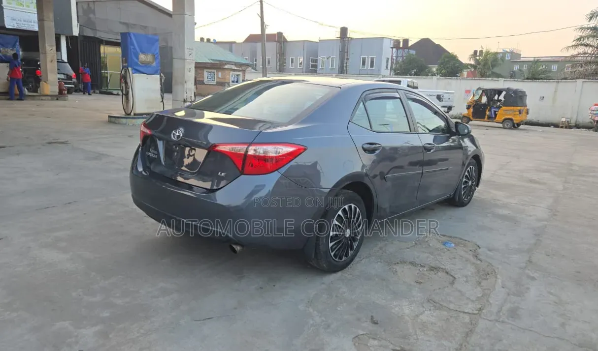 Toyota Corolla LE 4dr Sedan (1.8L 4cyl CVT) 2017 Gray