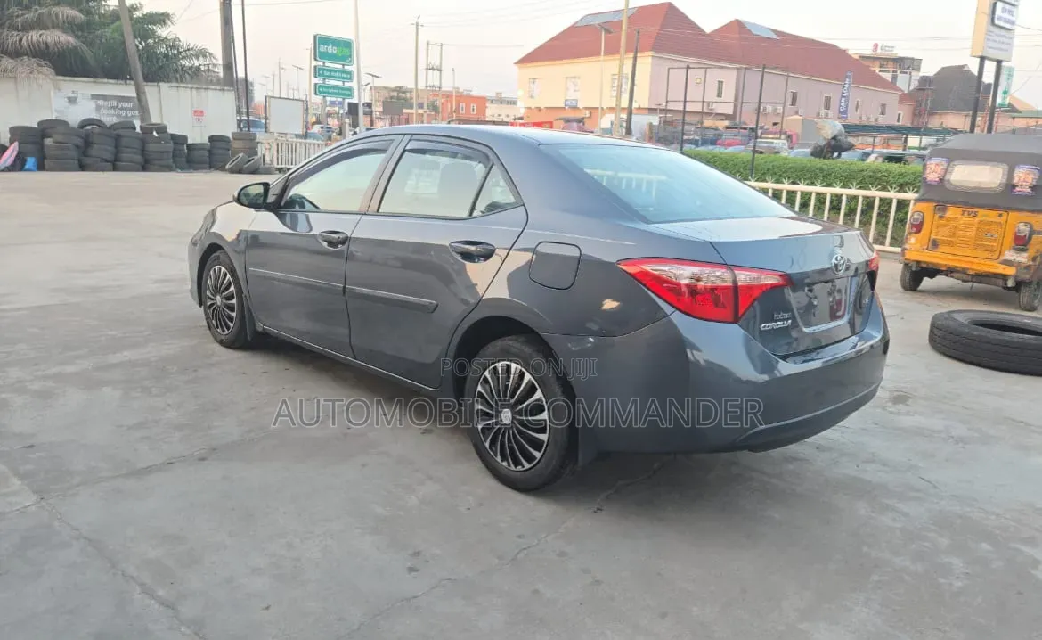 Toyota Corolla LE 4dr Sedan (1.8L 4cyl CVT) 2017 Gray