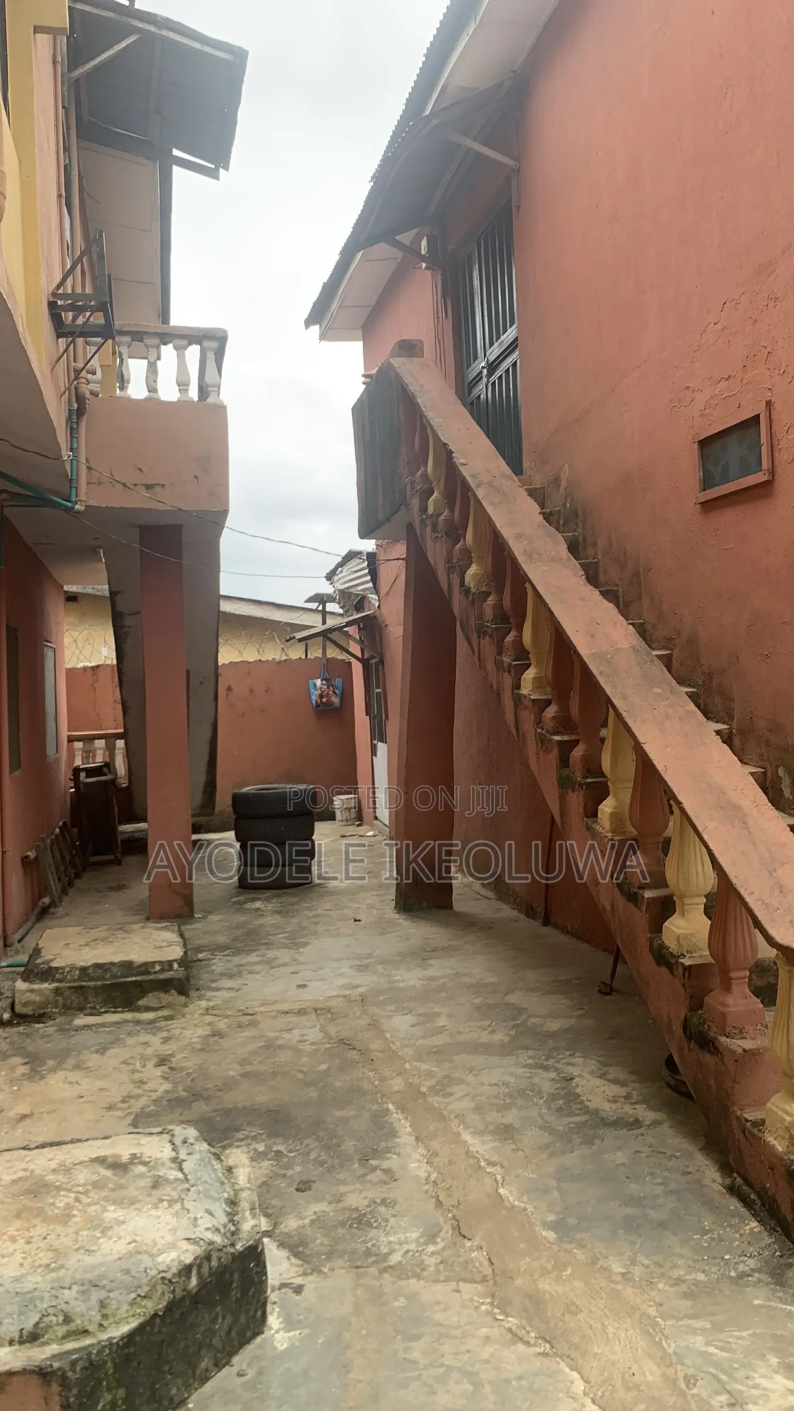 3bdrm Block of Flats in Agric Road, Igando / Ikotun/Igando for sale