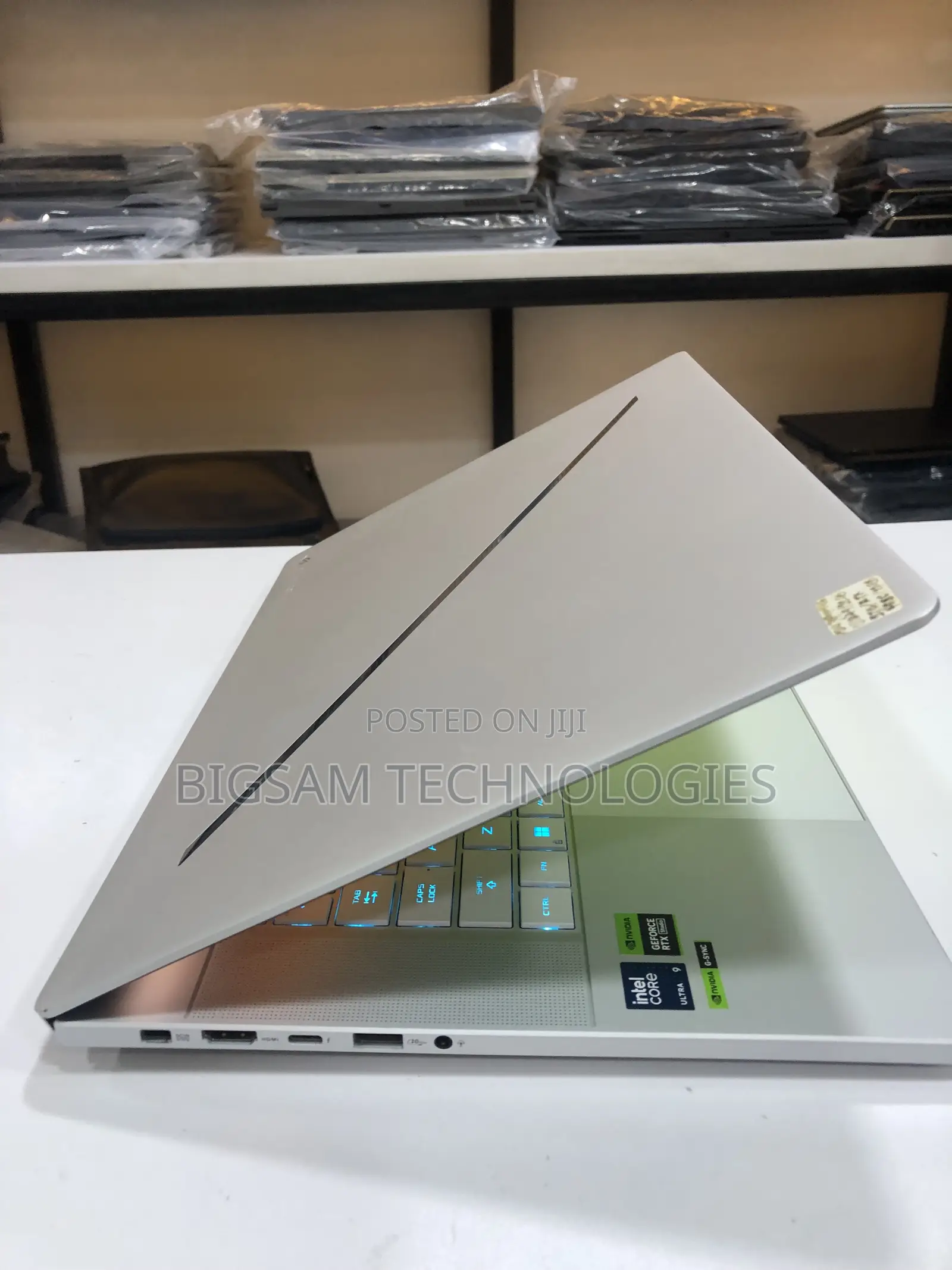 Laptop Asus ROG Zephyrus G16 32GB Intel Core Ultra 9 SSD 2T