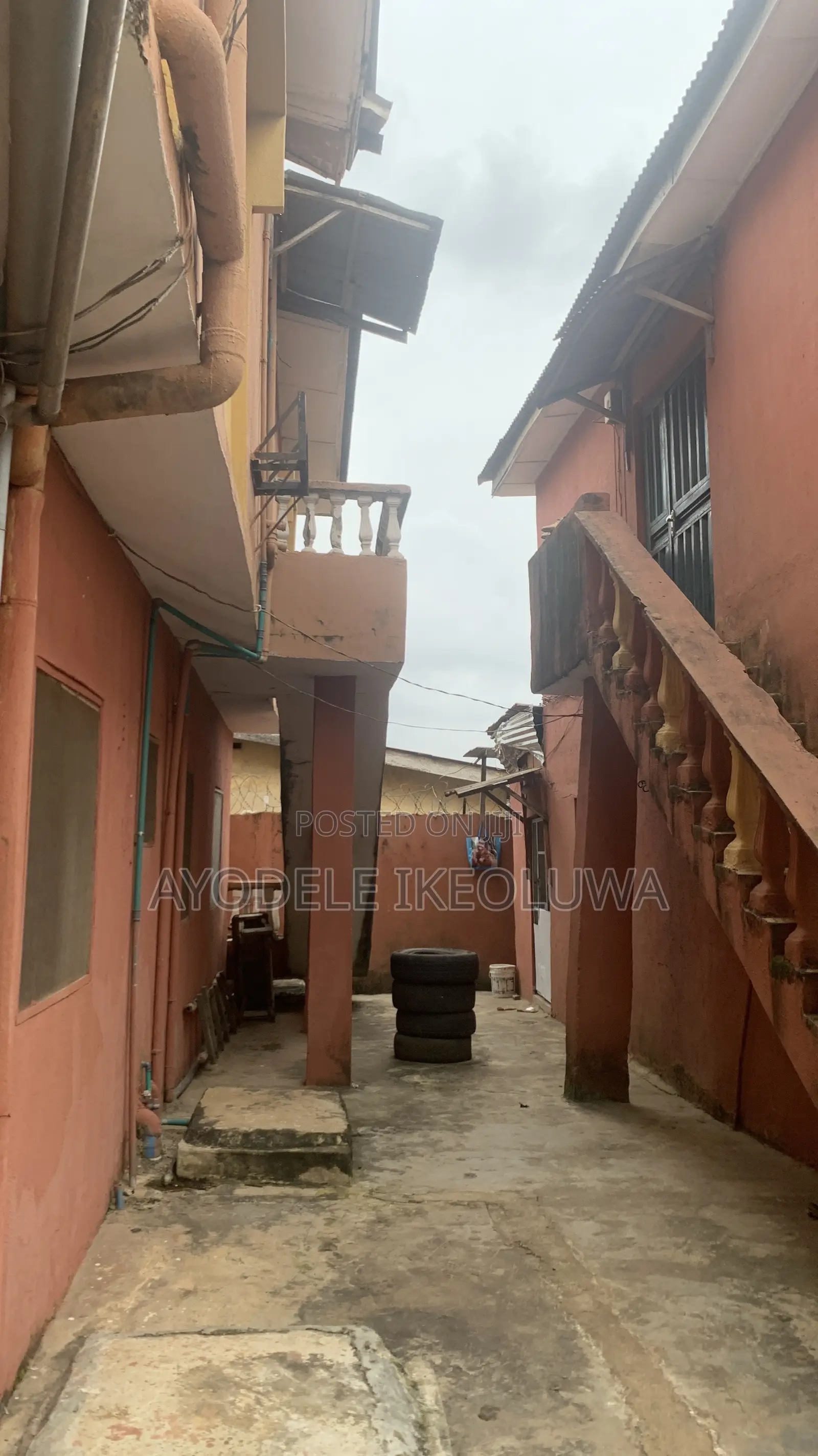 3bdrm Block of Flats in Agric Road, Igando / Ikotun/Igando for sale