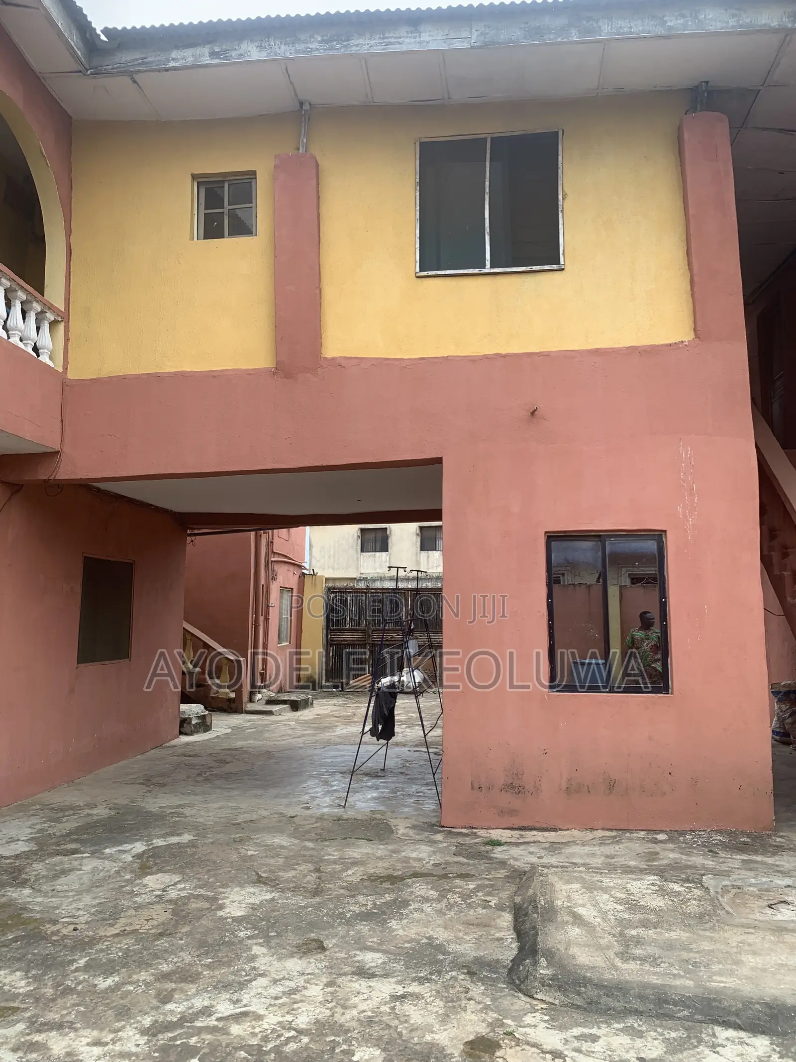 3bdrm Block of Flats in Agric Road, Igando / Ikotun/Igando for sale