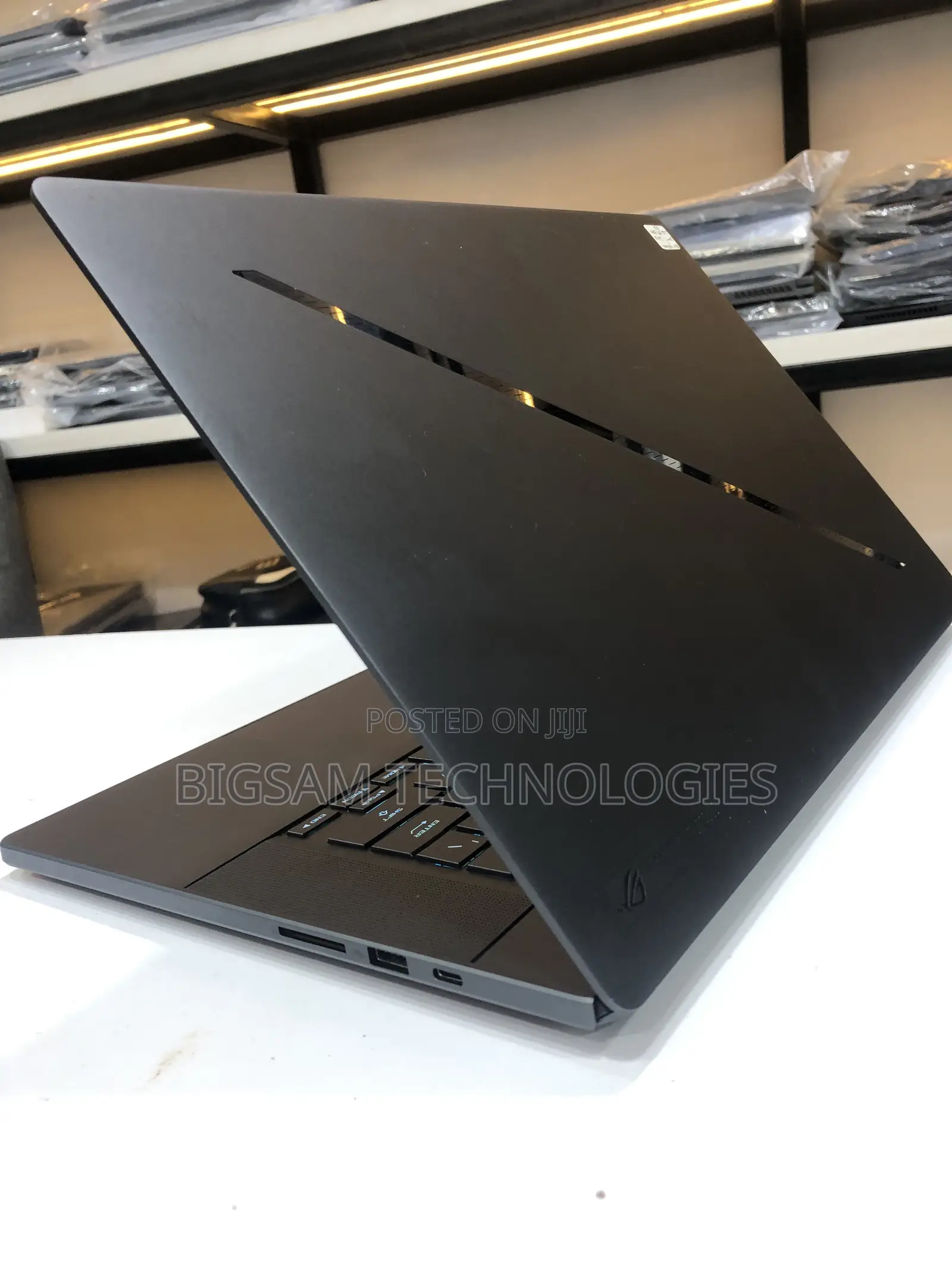Laptop Asus ROG Zephyrus G16 16GB Intel Core Ultra 9 SSD 1T
