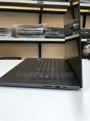 Laptop Asus ROG Zephyrus G16 16GB Intel Core Ultra 9 SSD 1T