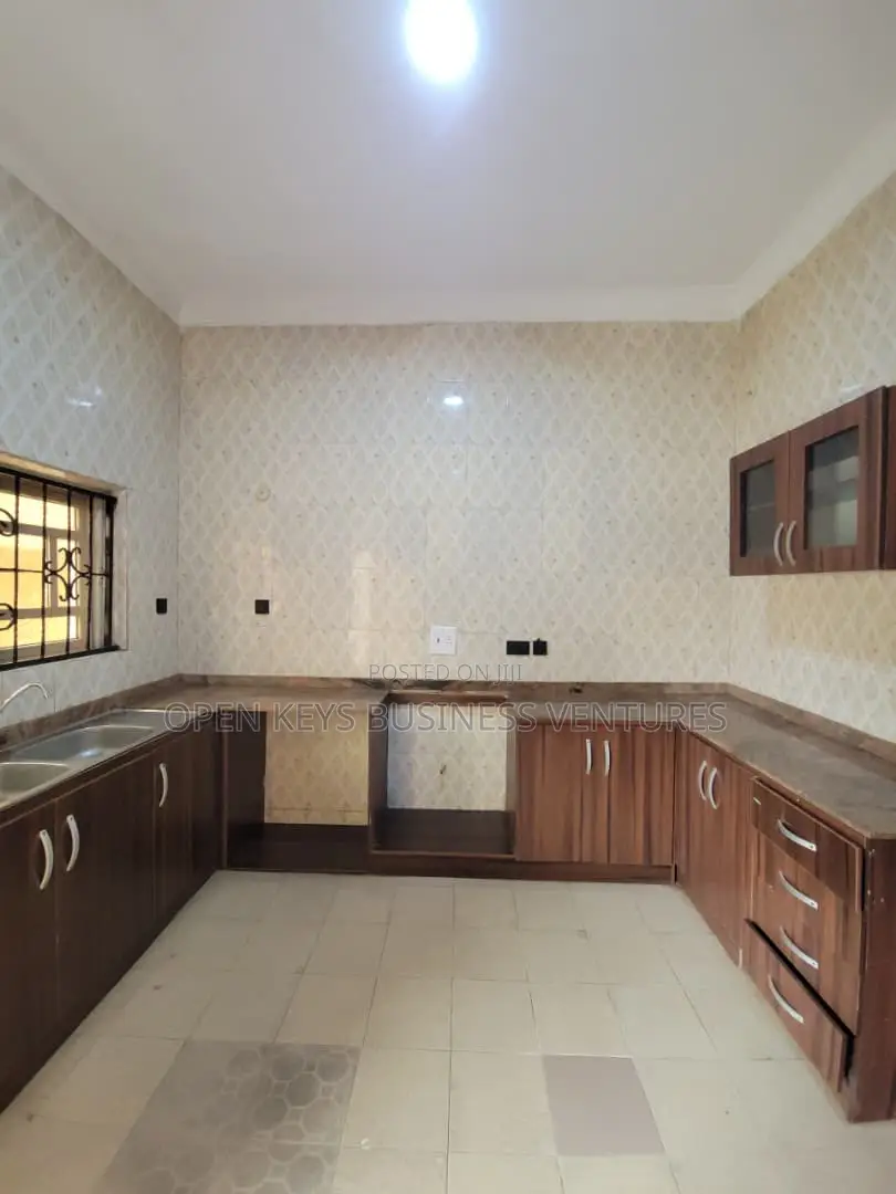 3bdrm Duplex in Kolapo Ishola Gra, Akobo for rent