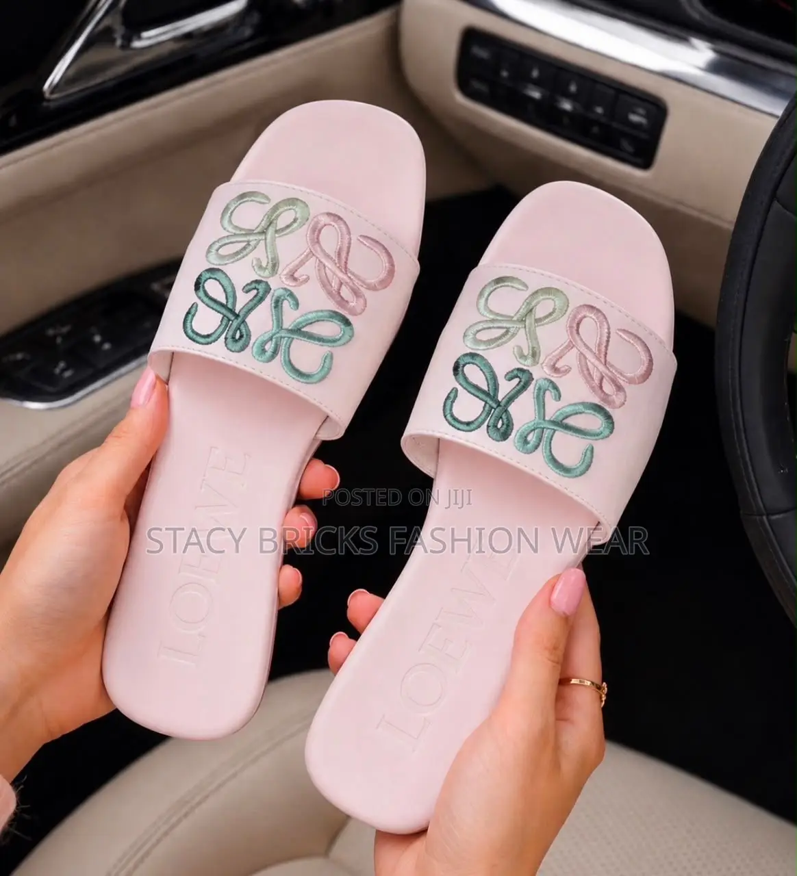 Loewe Slippers Comes With Branded Box