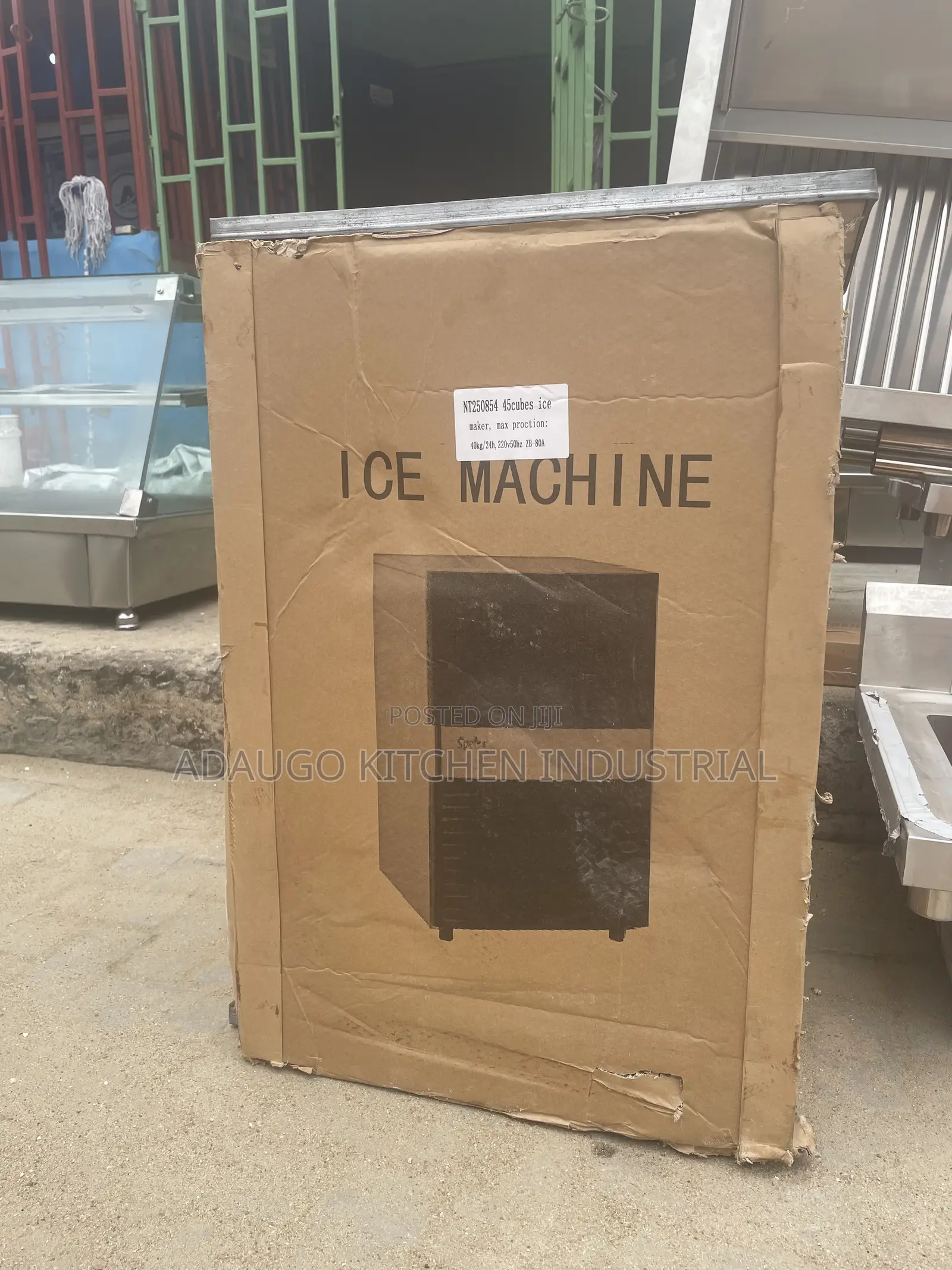 Ice Cube Machine 45 Cubes