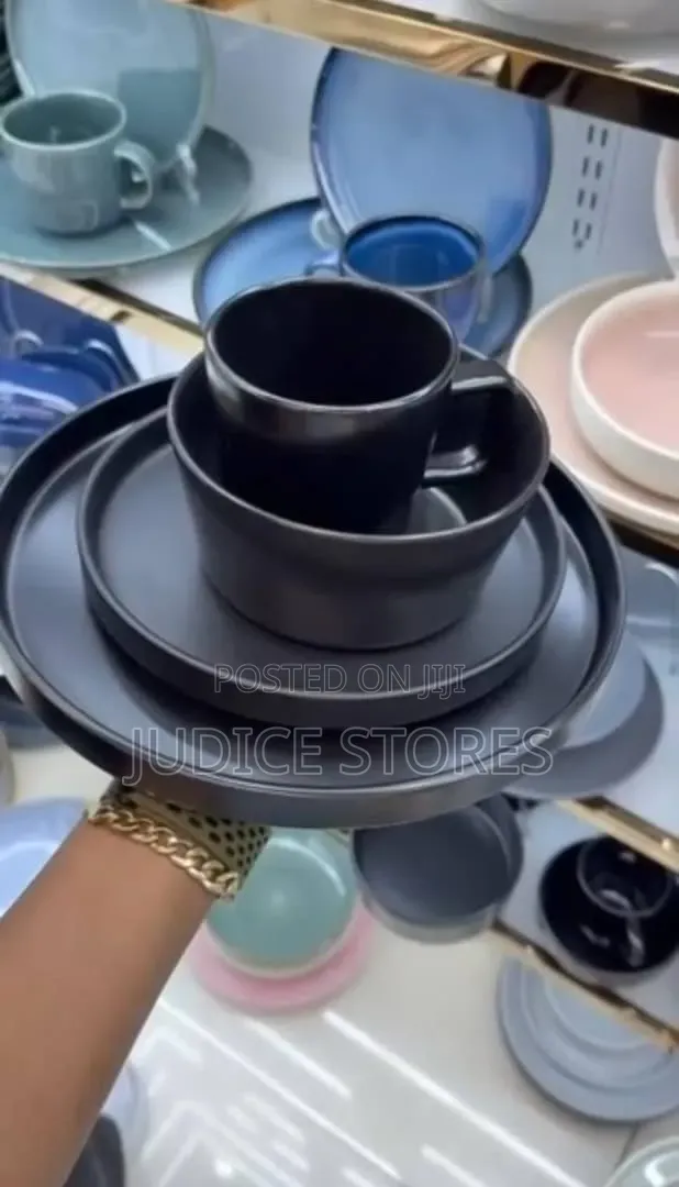 16 Piece Dinner Set-White and Black