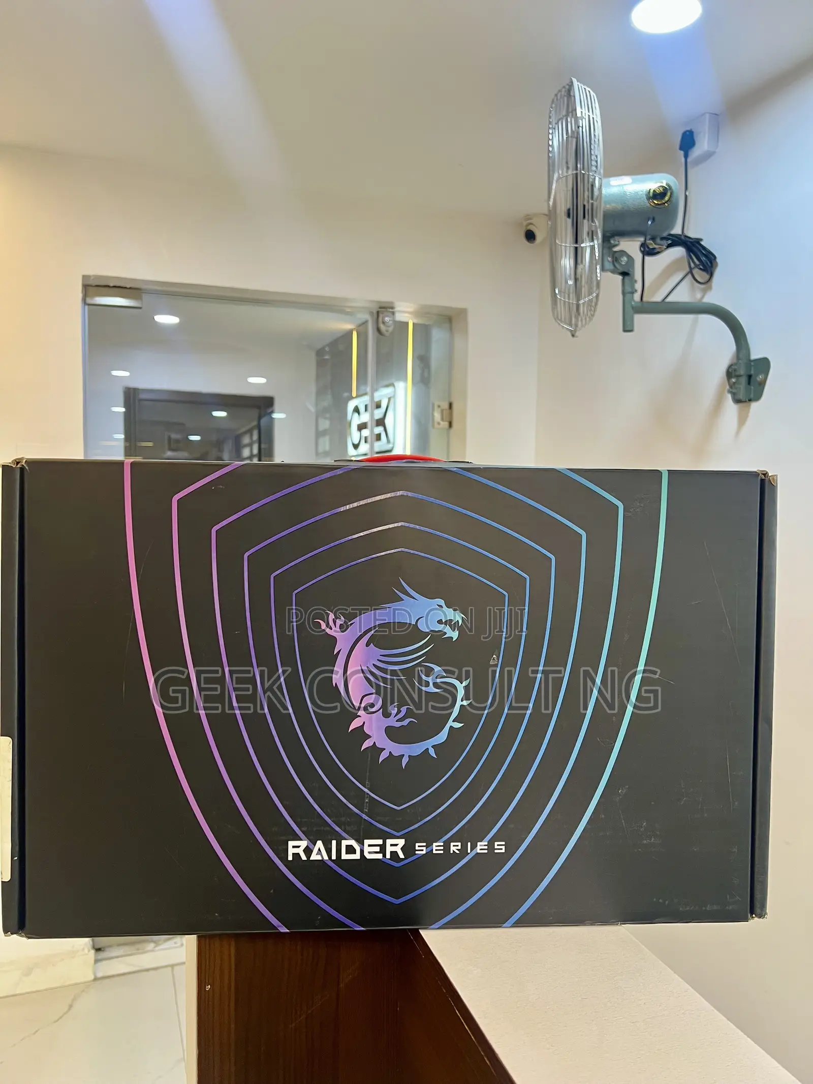 New Laptop MSI Raider GE68HX 13VI-202US 32GB Intel Core i9 SSD 1T