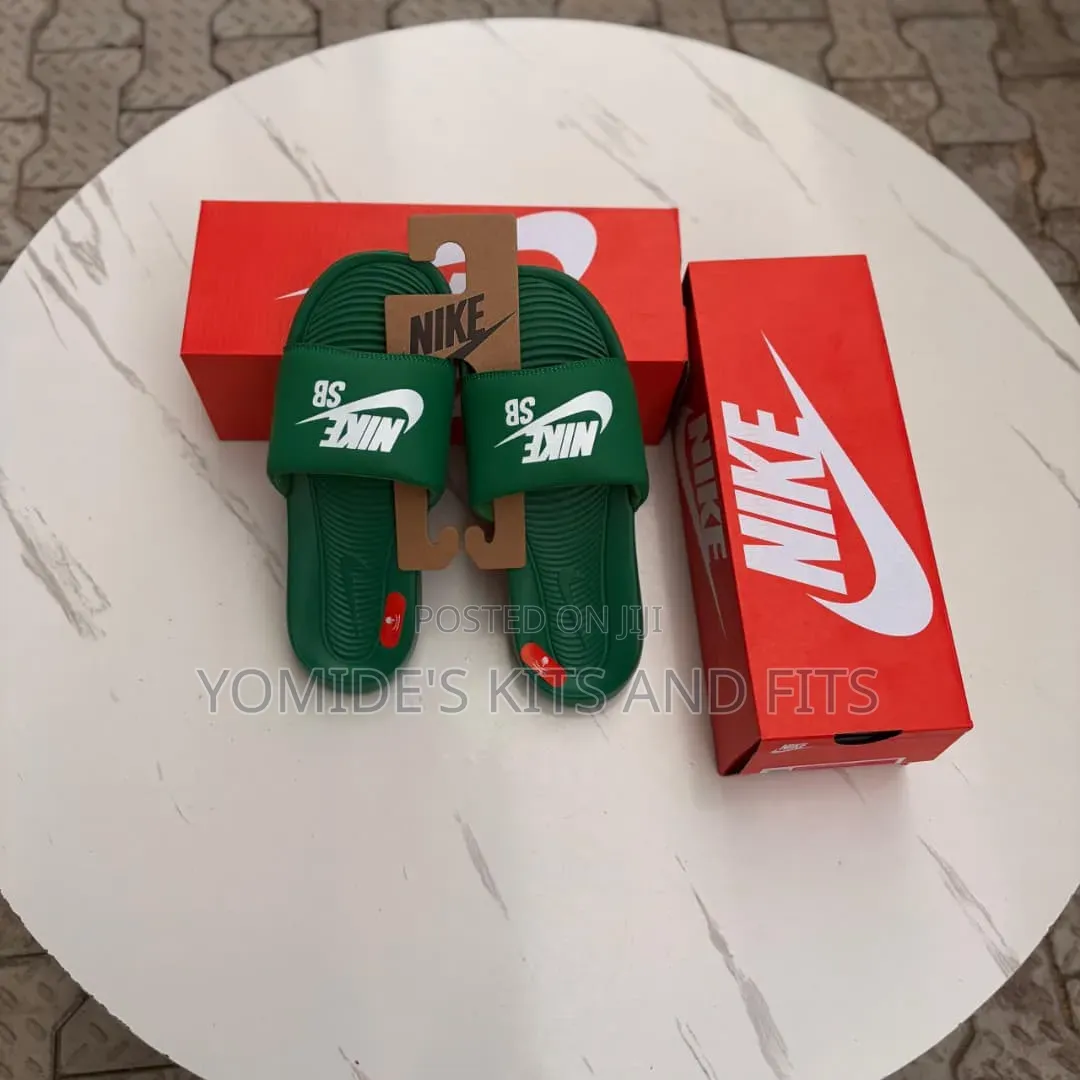 Nike Victori Slides