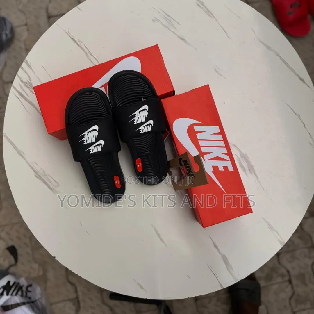 Nike Victori Slides