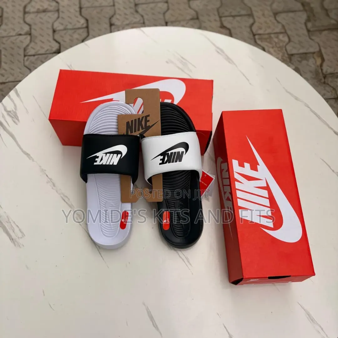 Nike Victori Slides