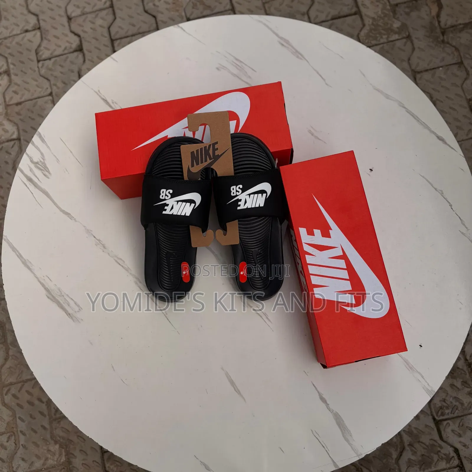 Nike Victori Slides