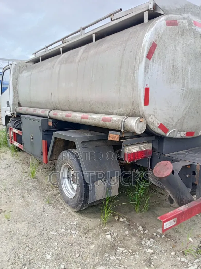 China Diesel Tanker Truck [8,000] Liters