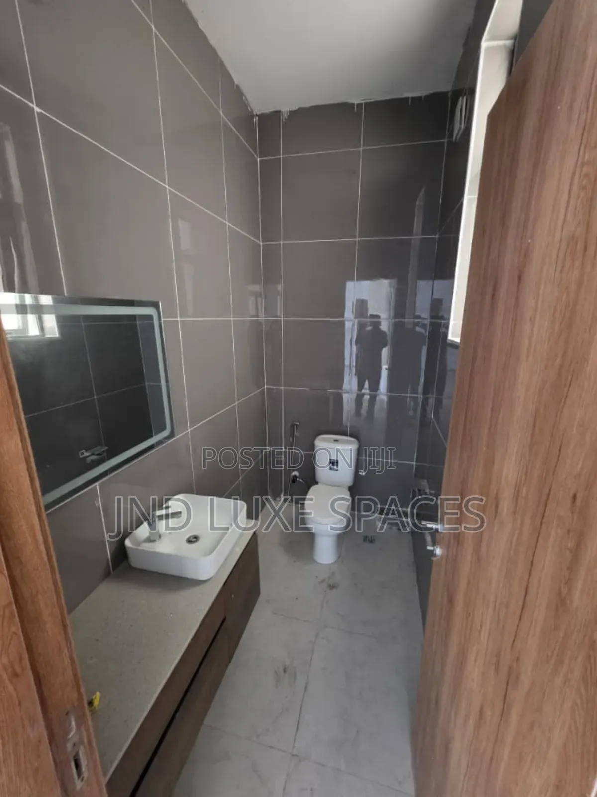 2bdrm Apartment in Lekki Phase 1 for rent