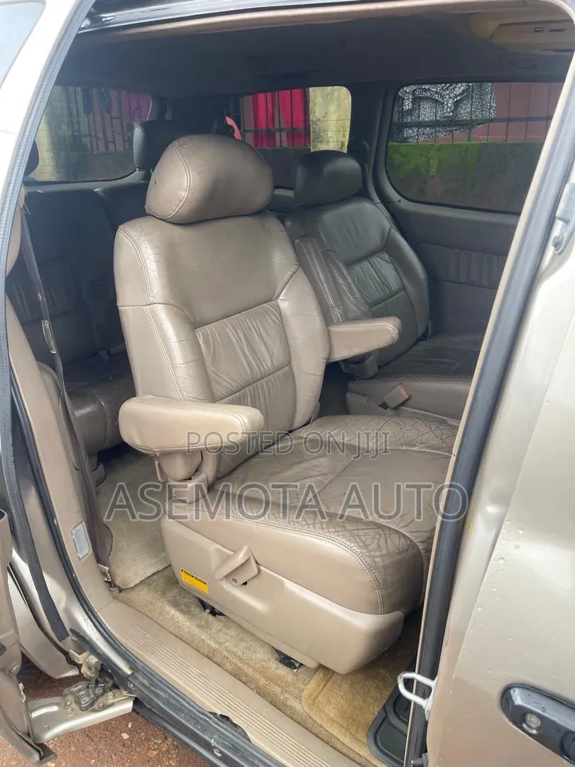 Toyota Sienna XLE 2001 Gold