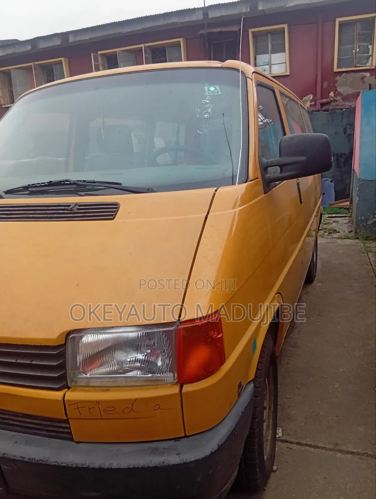 Volkswagen Transporter 2005 Yellow