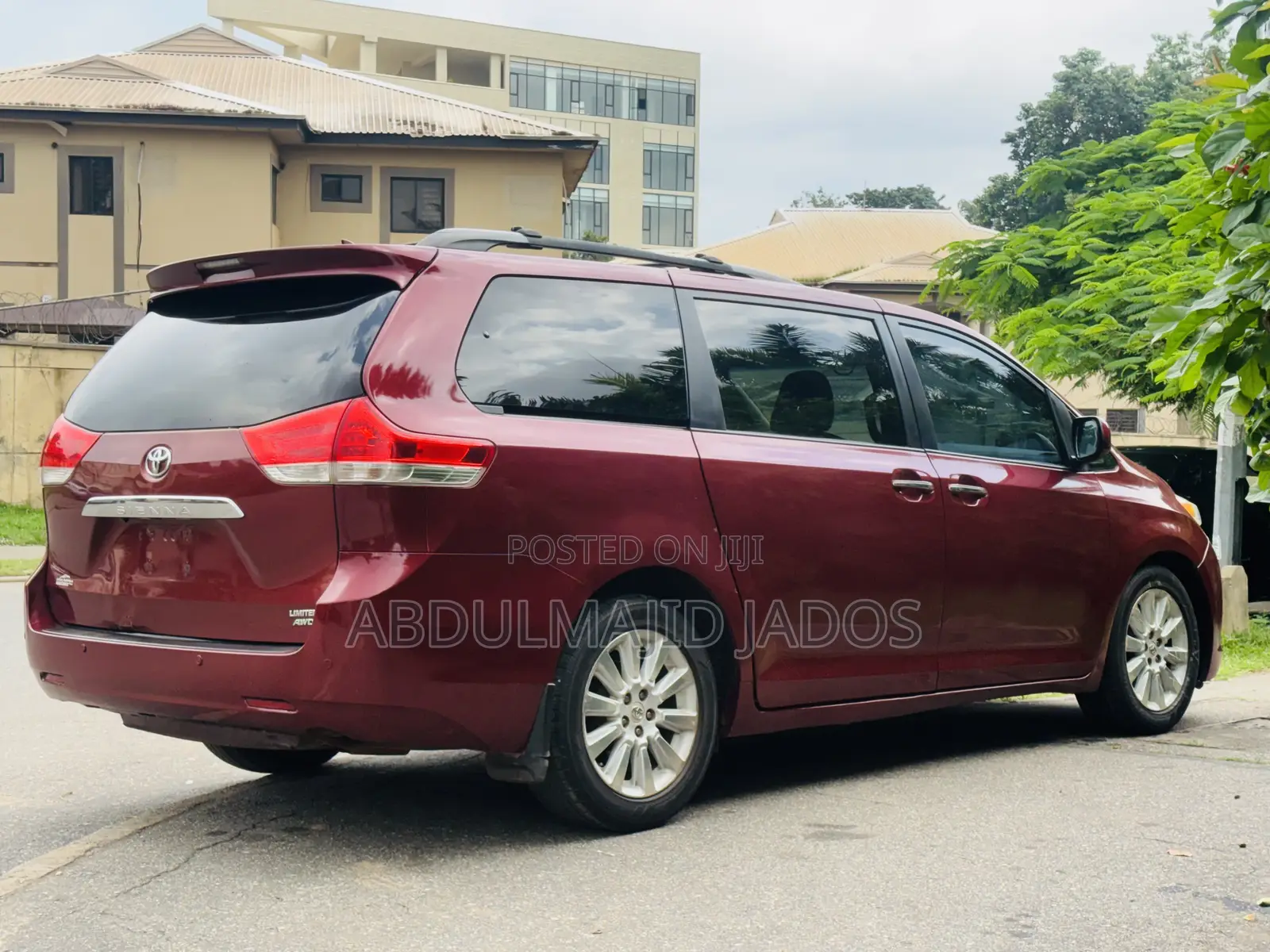 Toyota Sienna 2012 Maroon