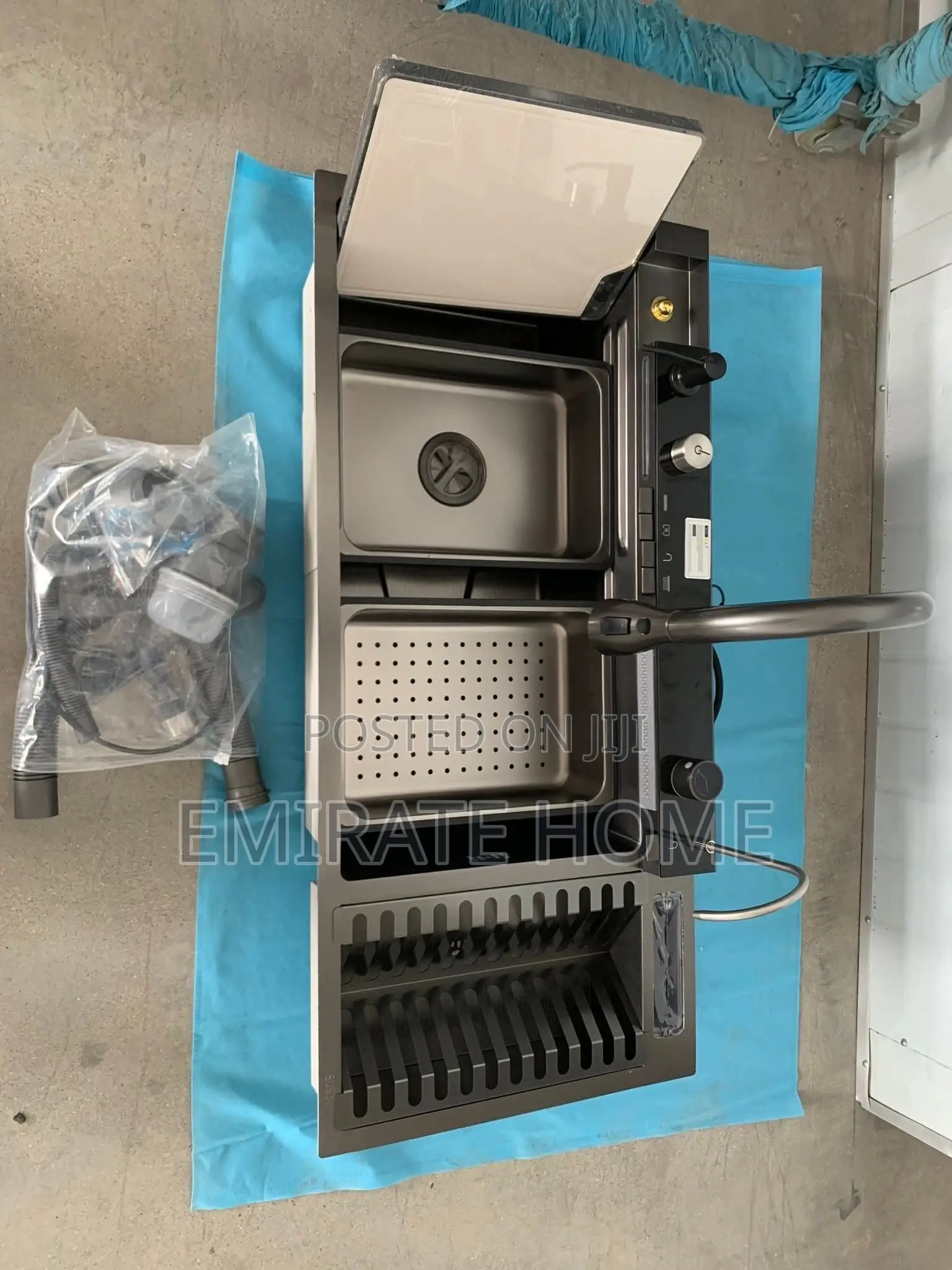 Executive England Kitchen Sink With Tray and Accessories