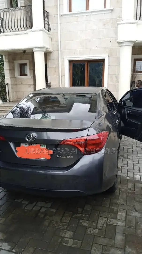 Toyota Corolla LE ECO w/Package 1 4dr Sedan (1.8L 4cyl CVT) 2017 Gray