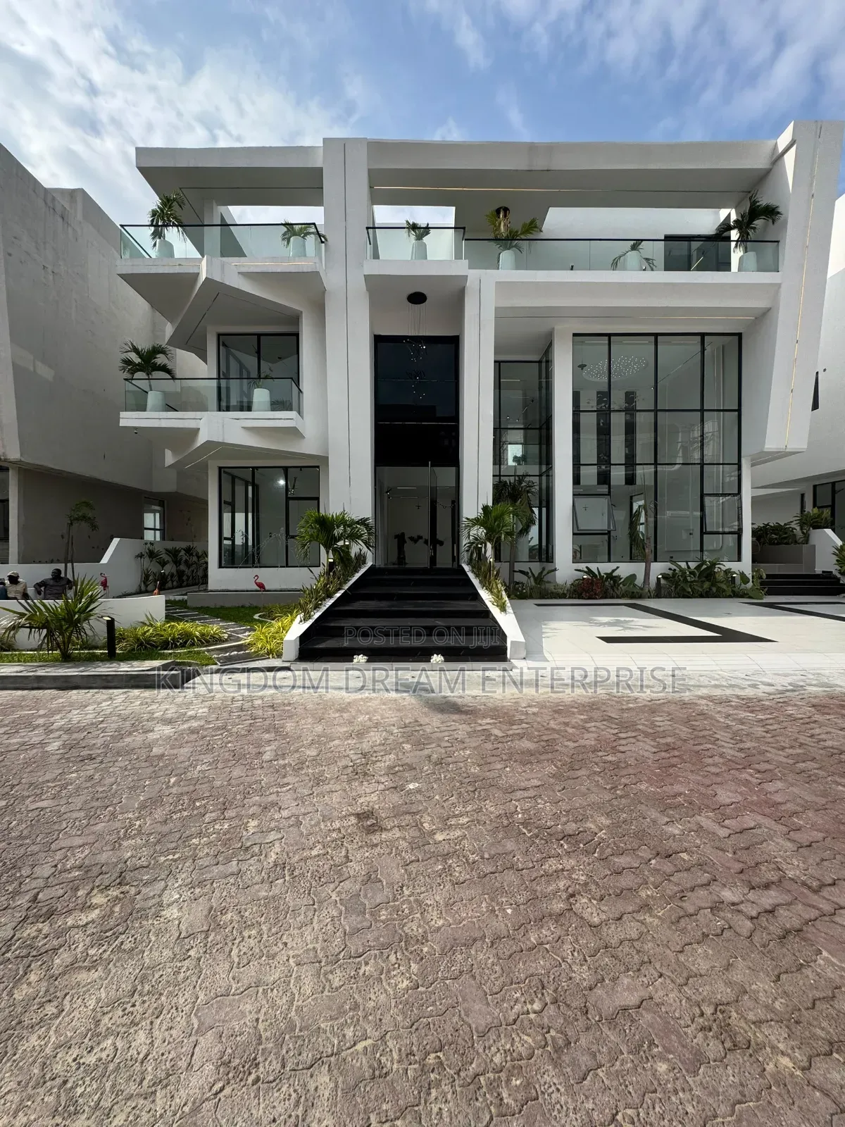 5bdrm Duplex in Osapa London Lekki for sale